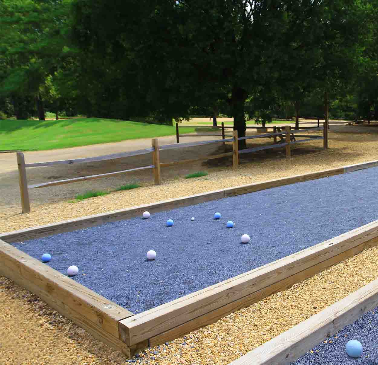 Terrain de pétanque en gravier